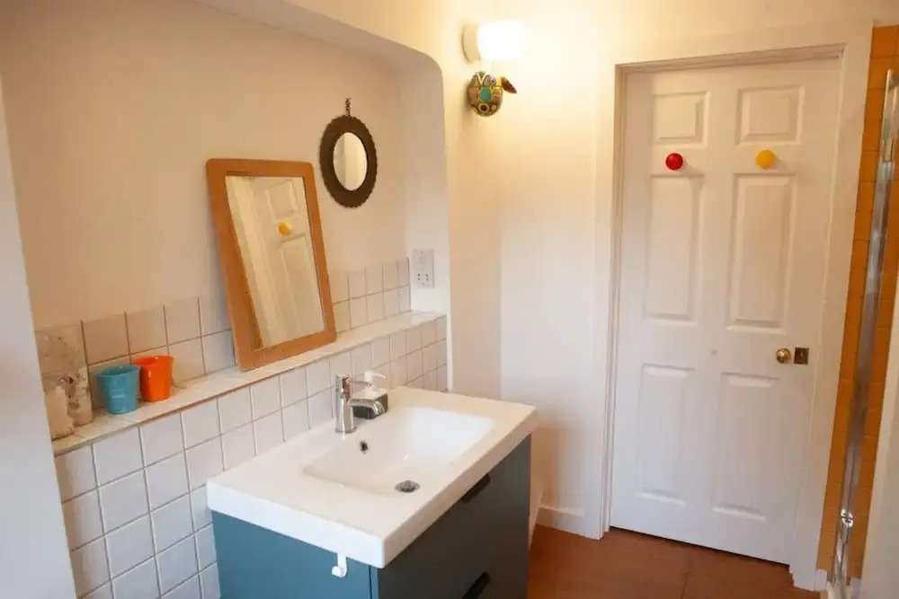 Spacious 3 Bedroom Georgian House in Bristol