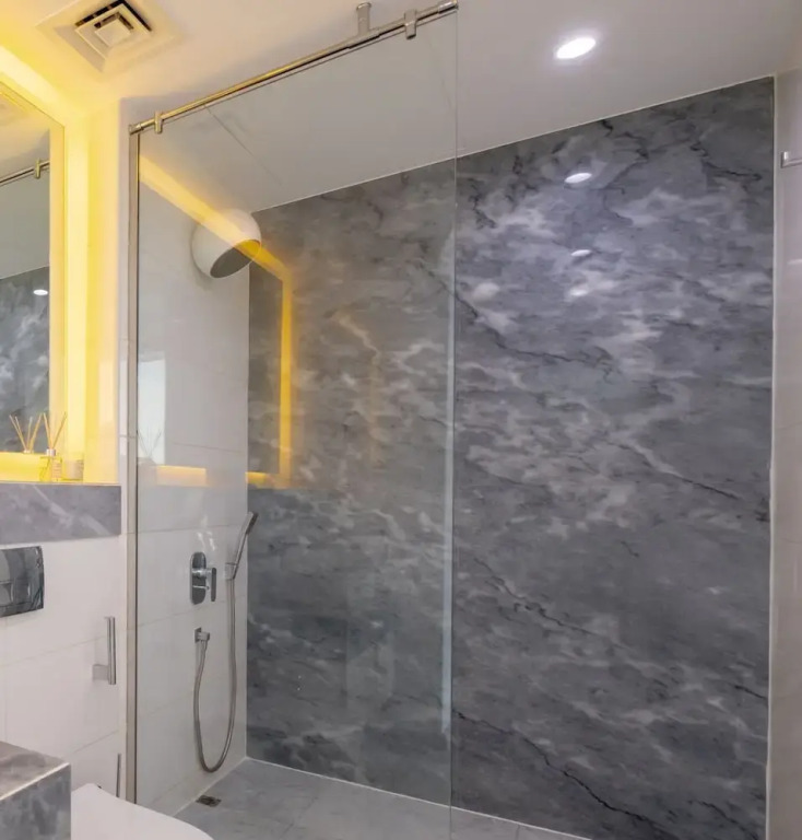 LUX  Pad Executive Suite Canal View 5