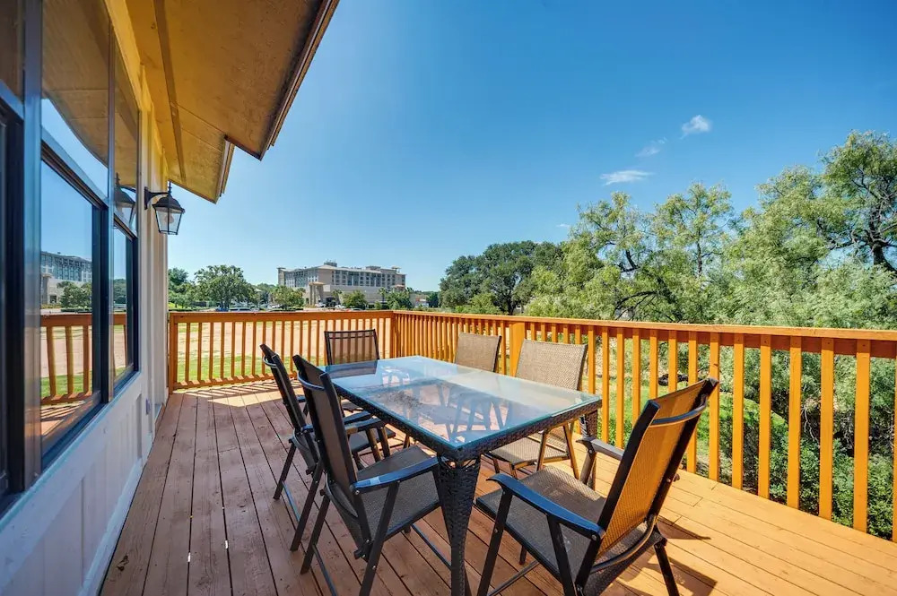 Townhome Near Lake LBJ w/ Deck & Patio!