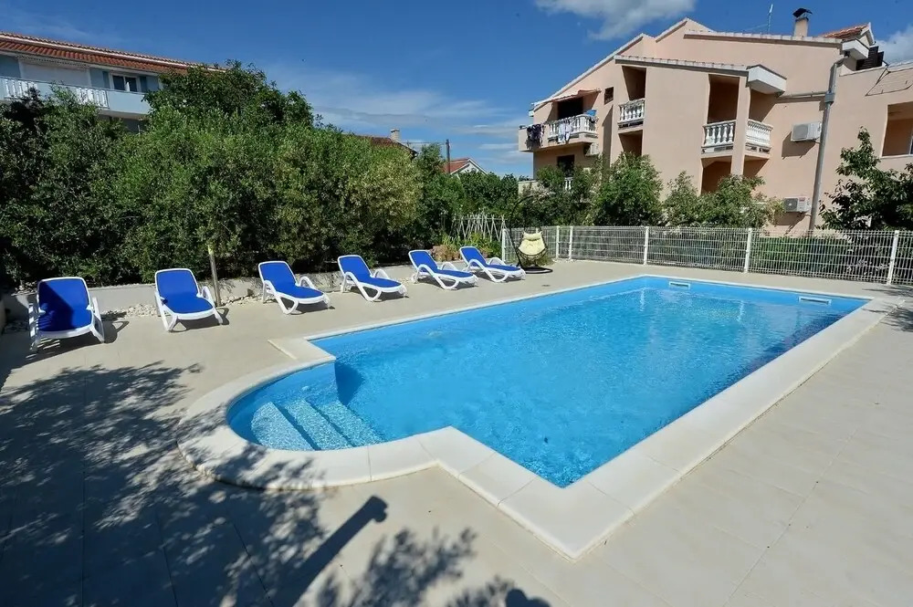 Olive - Swimming Pool - SA4