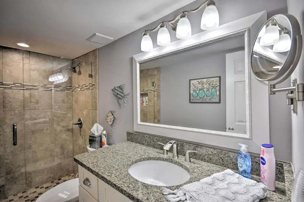 Resort Condo: Golf & Pond View, Walk to Beach