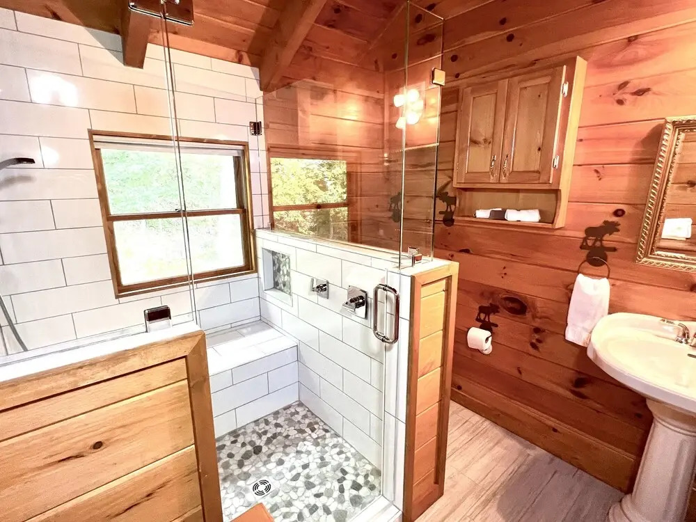 Burning Tree 3 Bedroom Cabin by RedAwning
