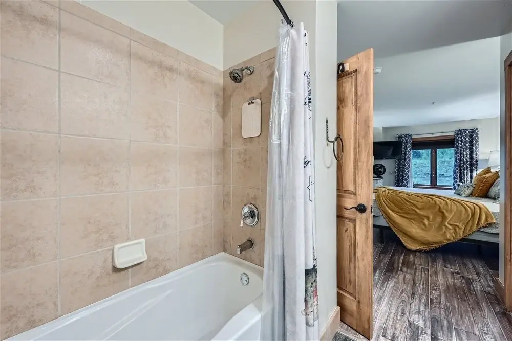 2225 Red Hawk 2 Bedroom Condo by RedAwning