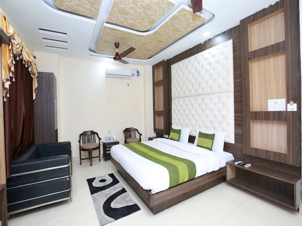 OYO 14157 RS Hotel & Restaurant
