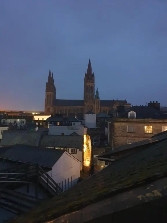 The Taylor Suite - Stunning 2-ensuite beds, Cathedral view roof garden