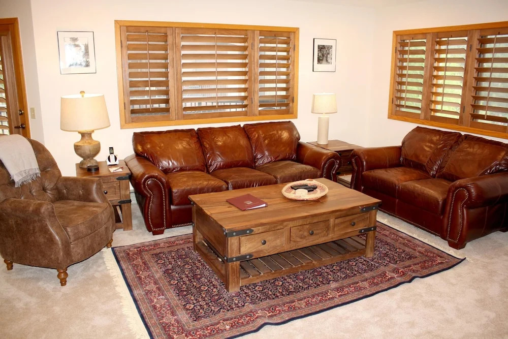 Woods Manor Condo