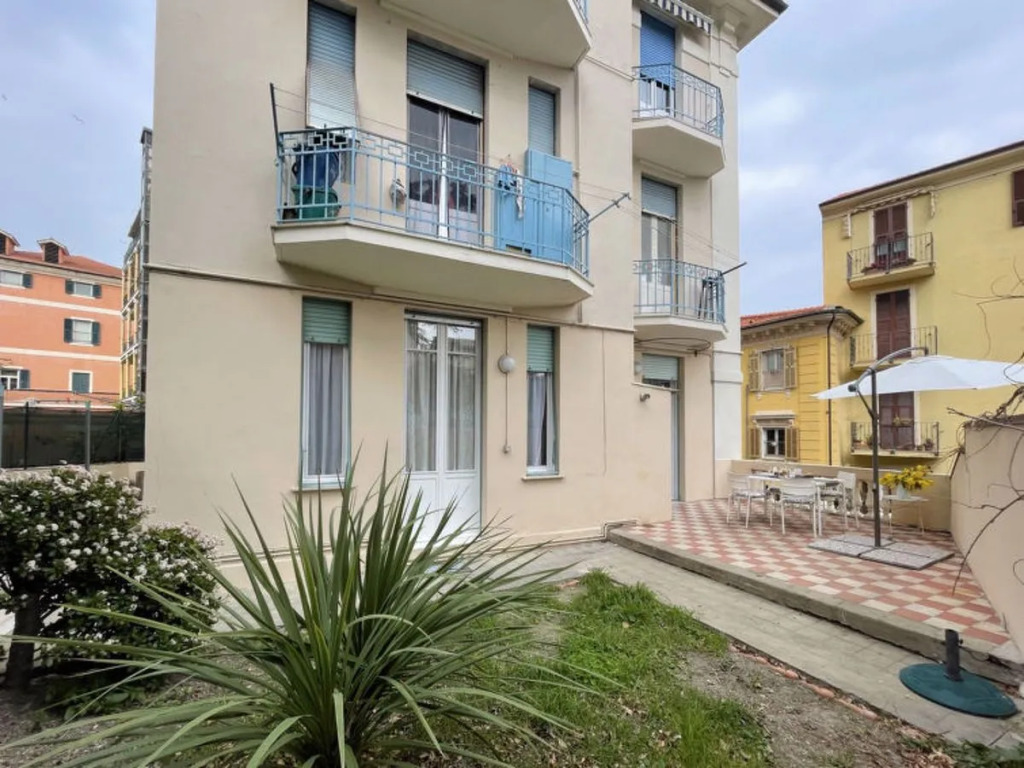 Apartment 8 1/2 Imperia
