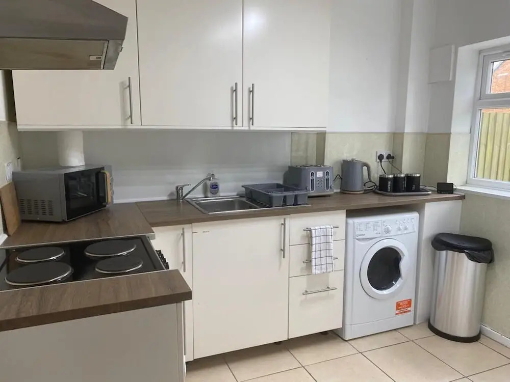 Birmingham - 4BR - Sleeps 9 - Parking - Garden