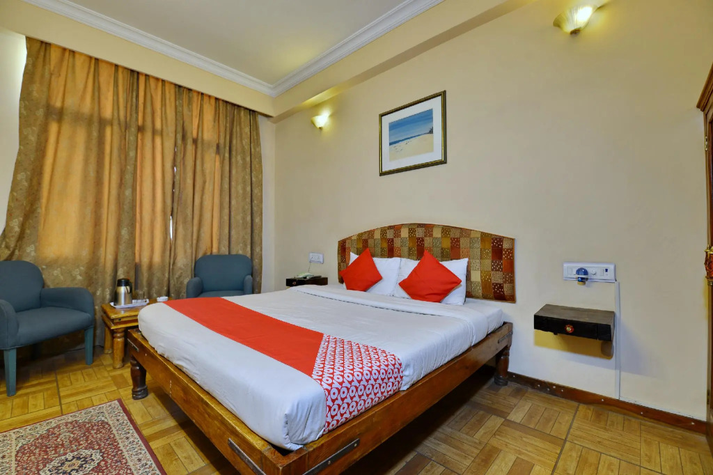 OYO 9900 Hotel Pioneer Plaza