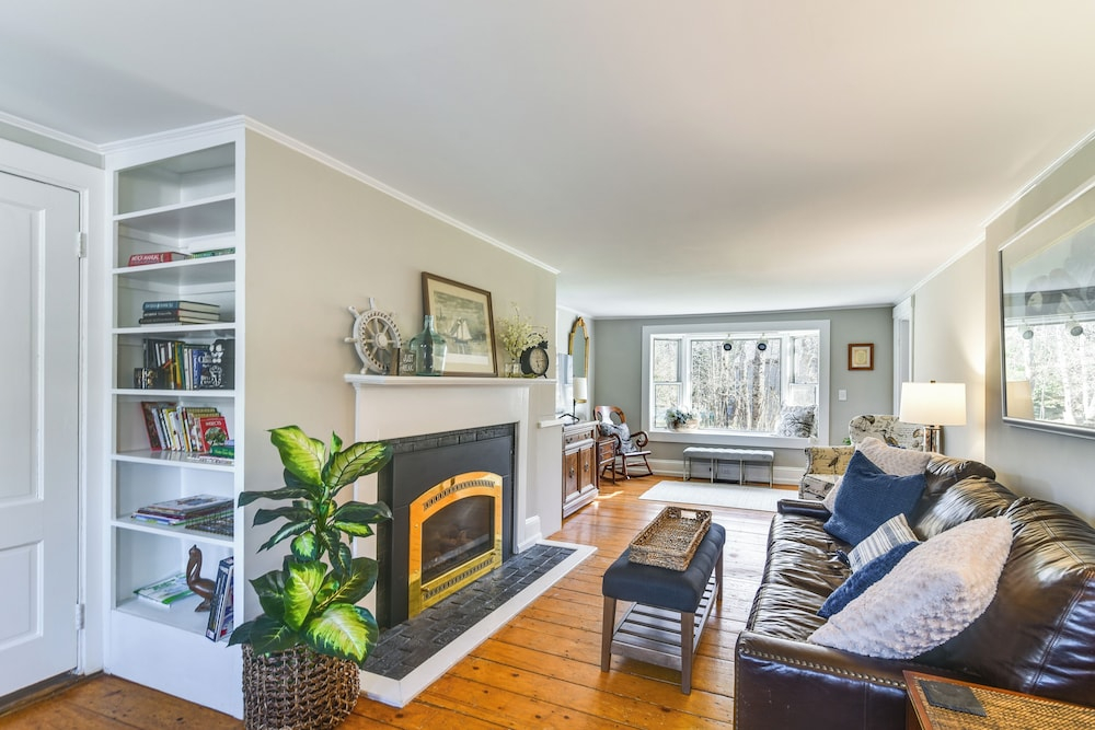 Quiet Waterfront Home: Ideal Maine Escape