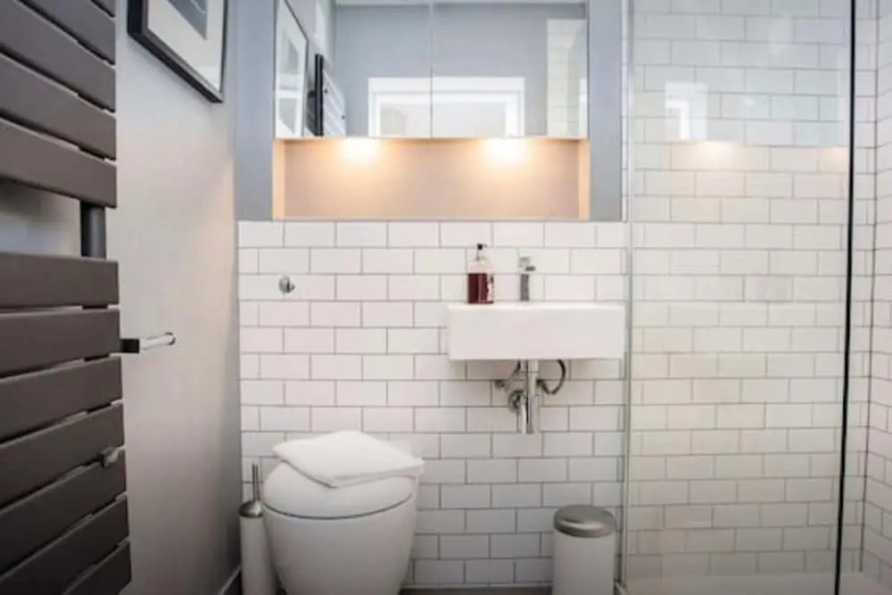 Stylish Newly Refurbished 2 Bedroom Flat With Terrace