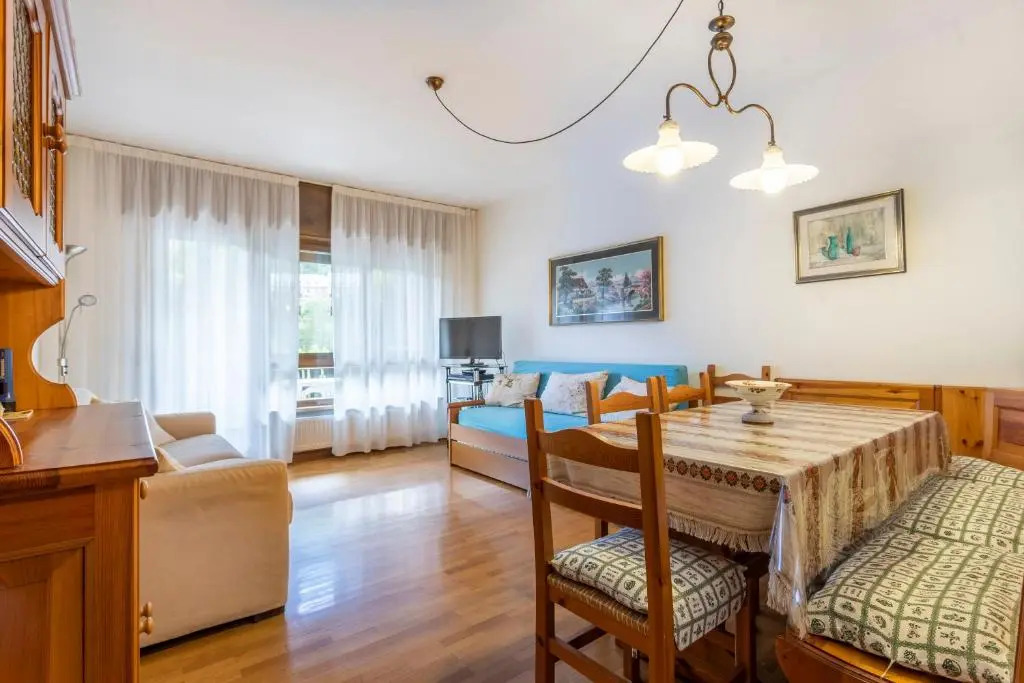 Il Ruscello Apartment with Terrace and View of the Alps
