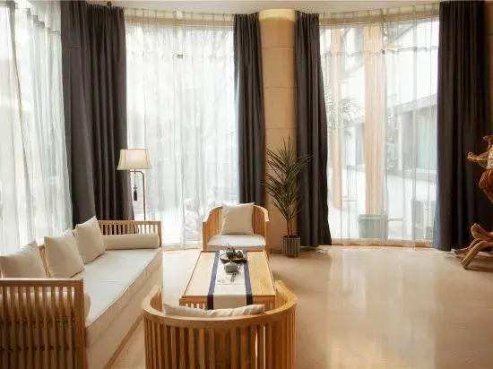 Wee light luxury hotel