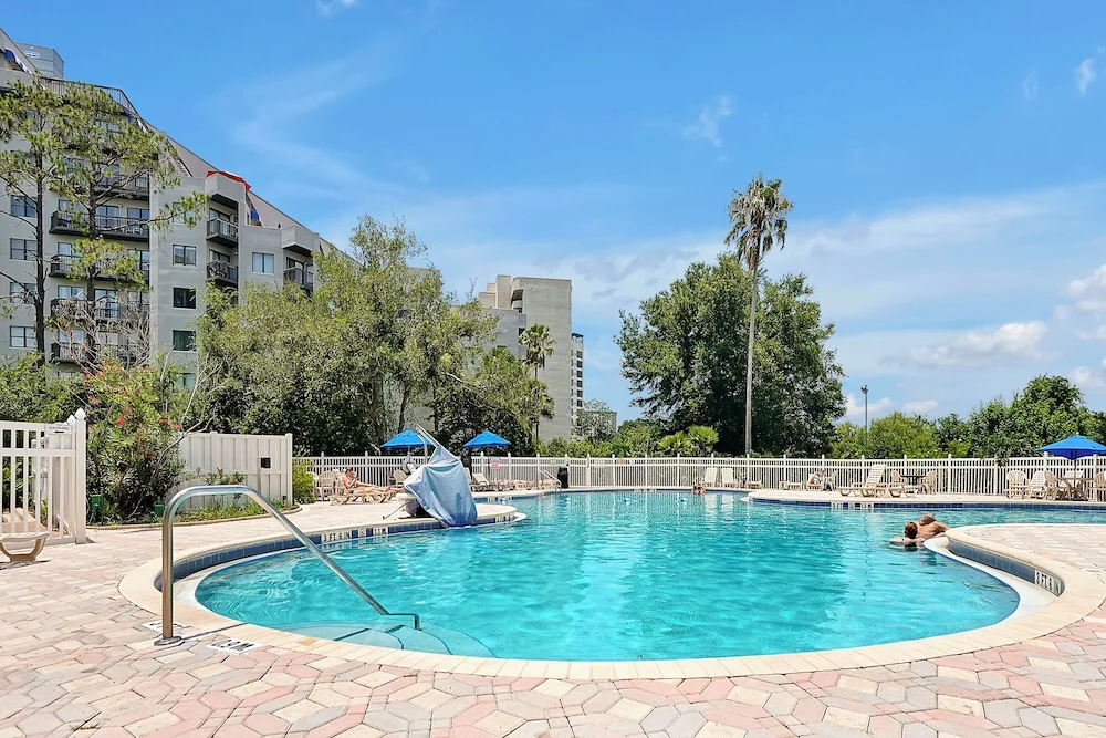 Cozy Condos Near Universal & Seaworld