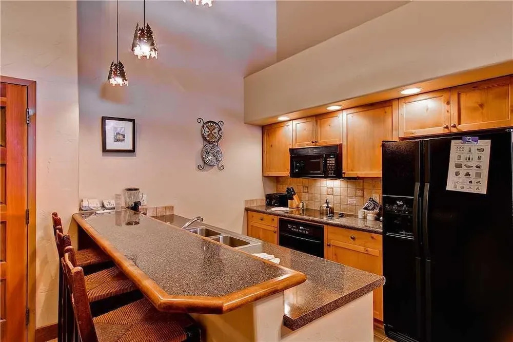 Tl2310 Spacious top Floor Residence! Winter Specials!
