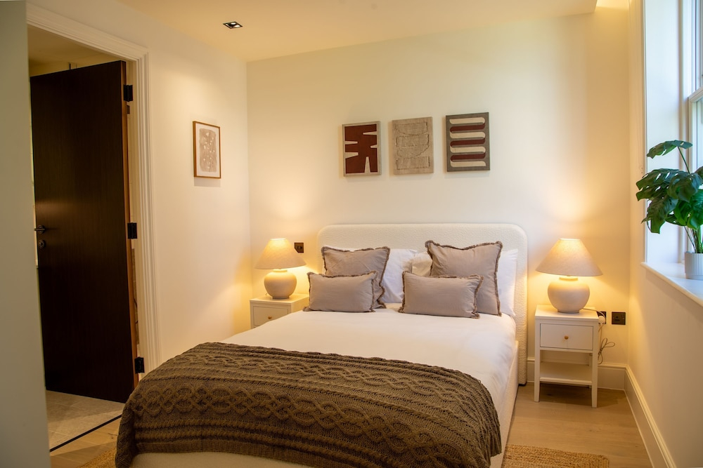 The Pembridge 12