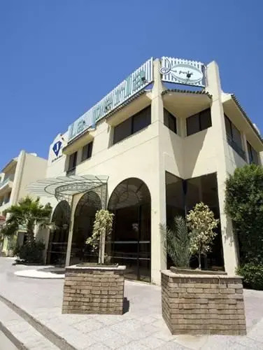 Jewels La Perla Hotel