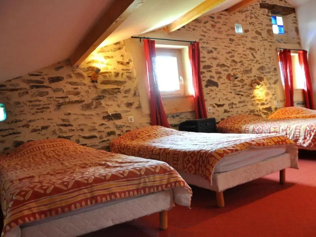Gîte 13 pers. avec patio, proximité Parc du Pilat, animaux admis, parking - FR-1-496-72