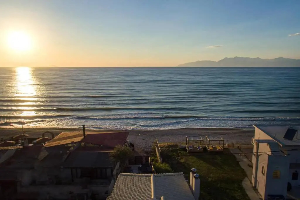Maistro Beach House
