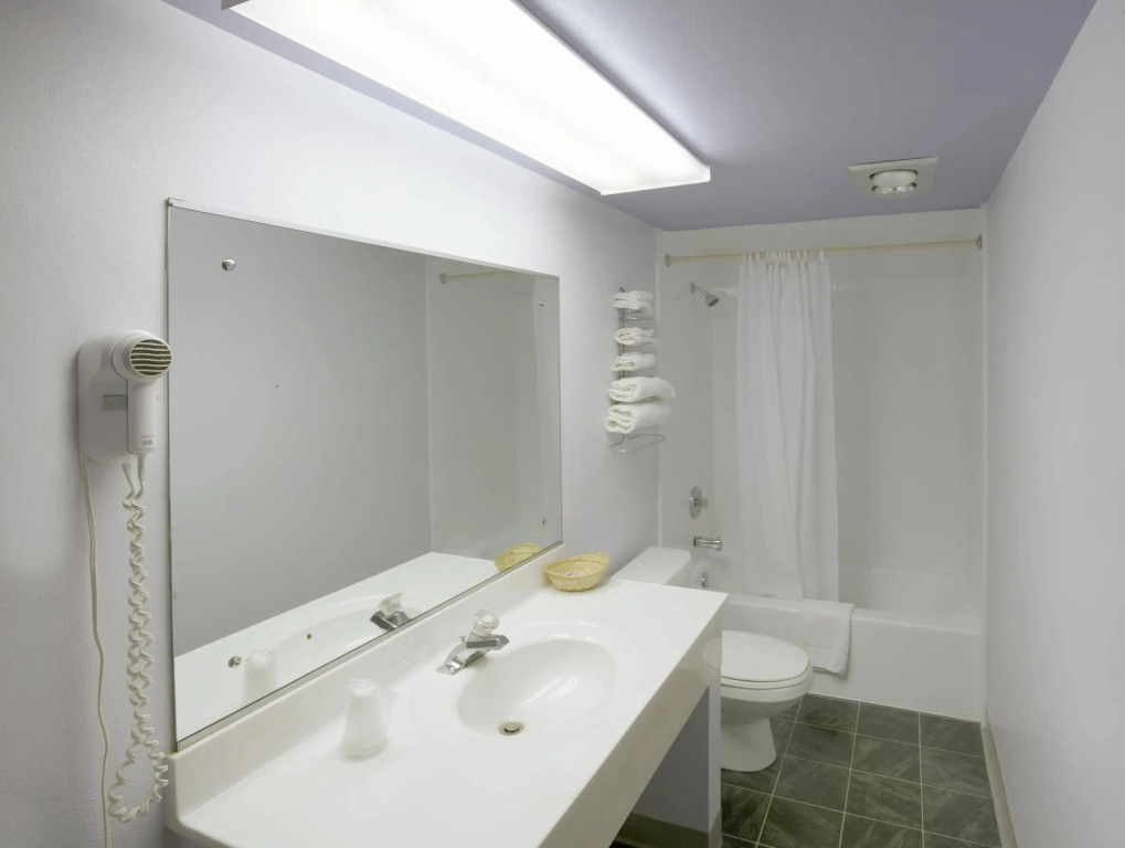 Americas Best Value Inn Litchfield
