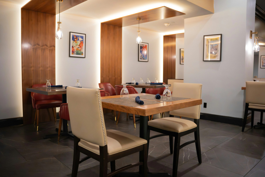 The Roslyn, Tapestry Collection by Hilton