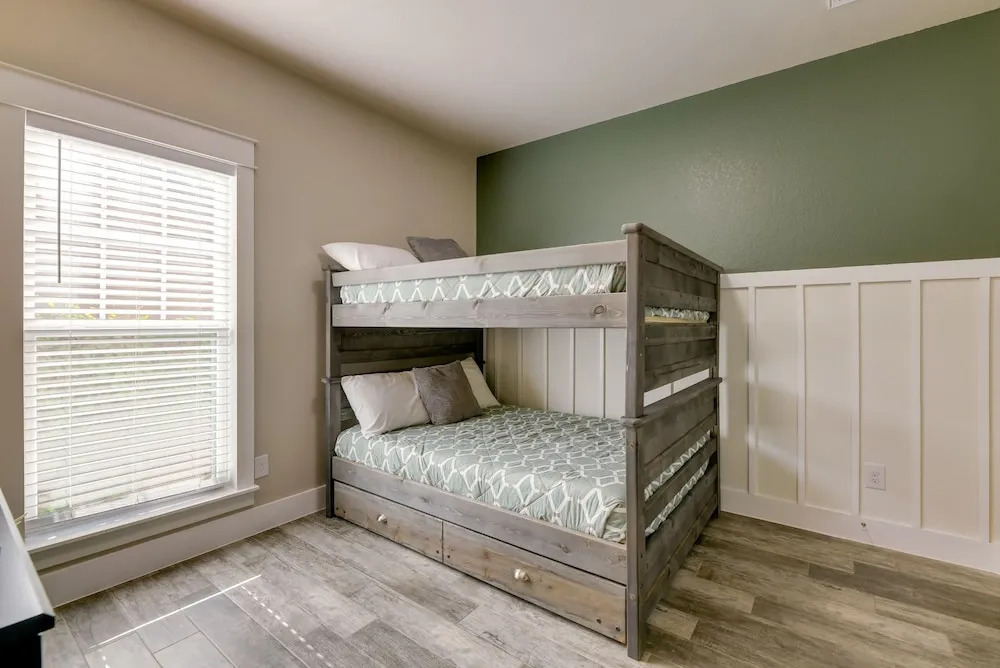 Centrally Located Stunning 3BR 2BA Near Downtown