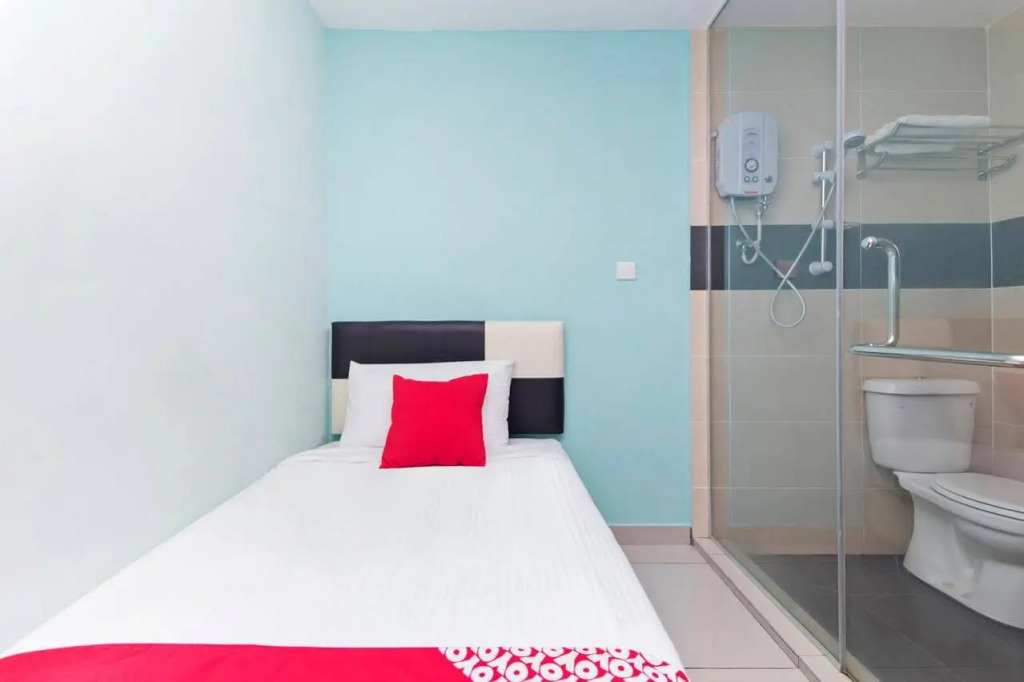 OYO 220 Hotel Sri Maluri