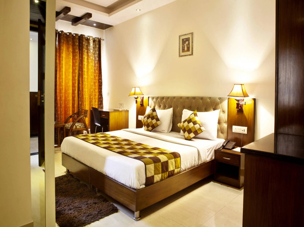 OYO Premium Cyber City