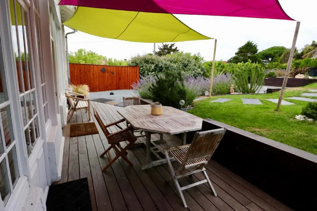 Lovely renovated cottage 150m from the beach