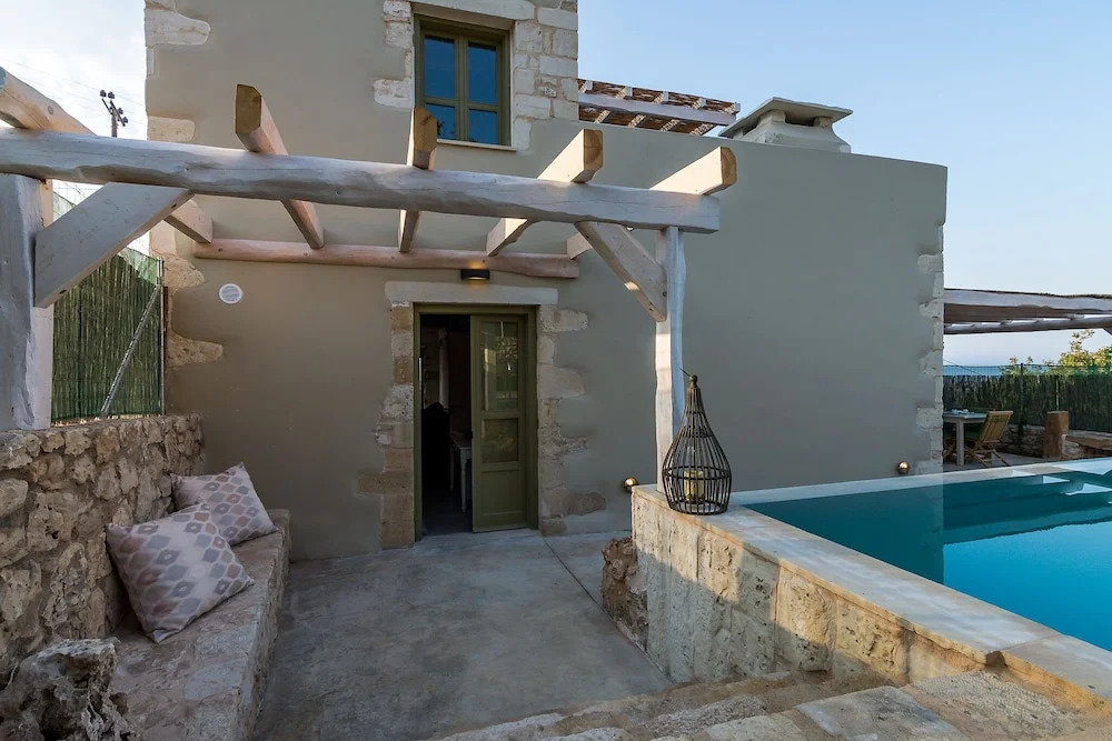 Traditional Stonebuilt Villa Leonanto with Heated Pool, only 5 Km from a Sandy Beach