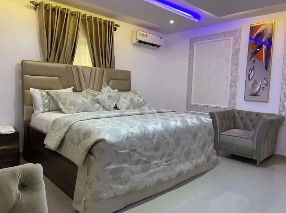 White Chase Hotel and Suites