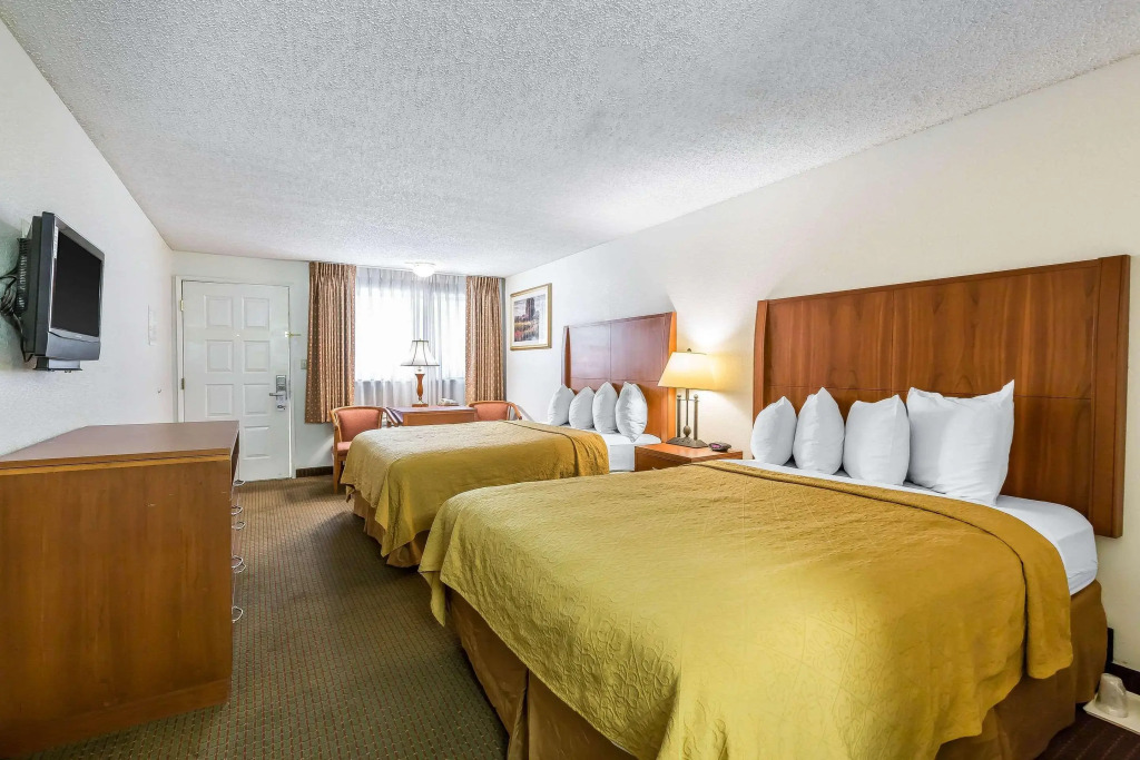 Quality Inn & Suites Bakersfield