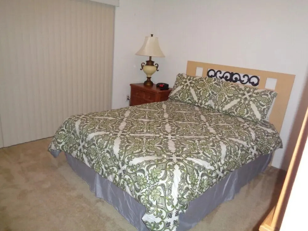 R1 Legacy Park 5 bed / 3 Bath