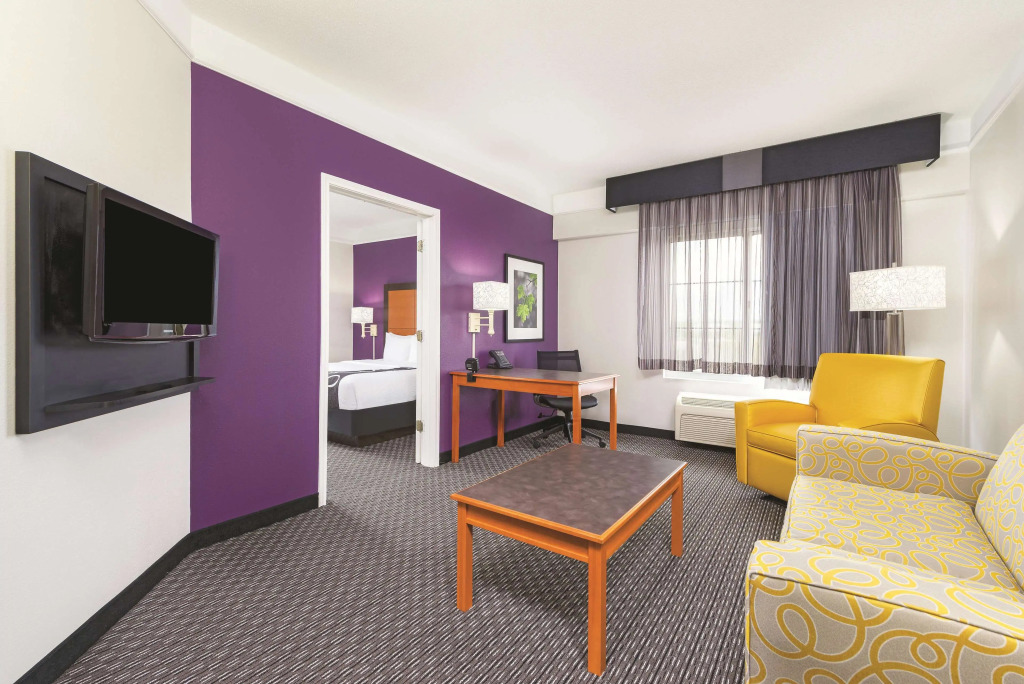 La Quinta by Wyndham St. Louis Westport