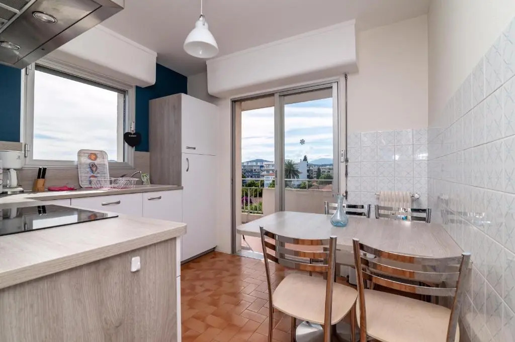Grand T3 Juan les Pins, 2 balcons, proche plage