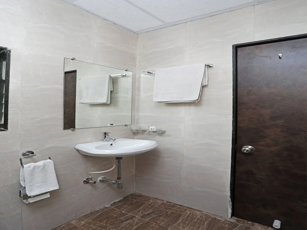 FabHotel Royce Studio - Nr Pune International Airport