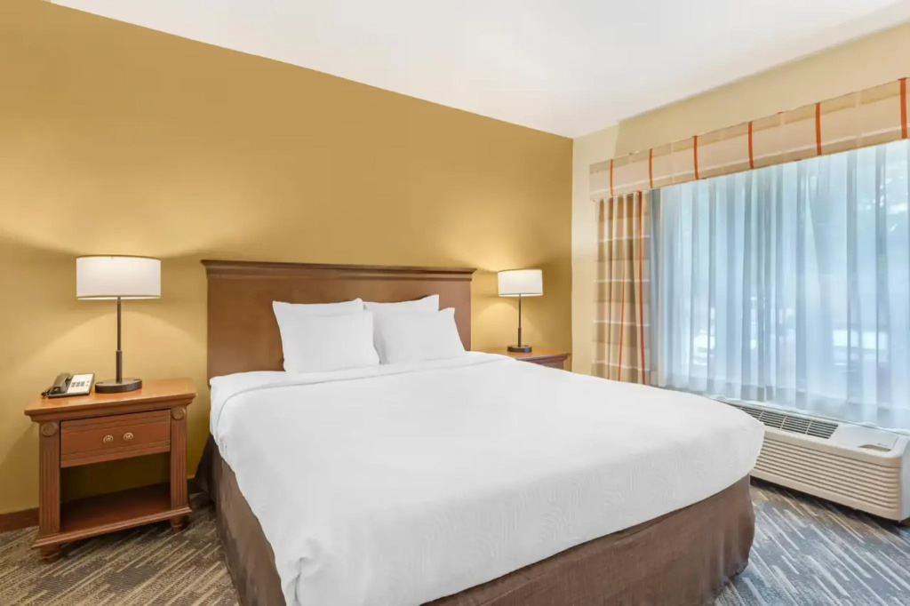 Country Inn & Suites by Radisson, Des Moines West, IA