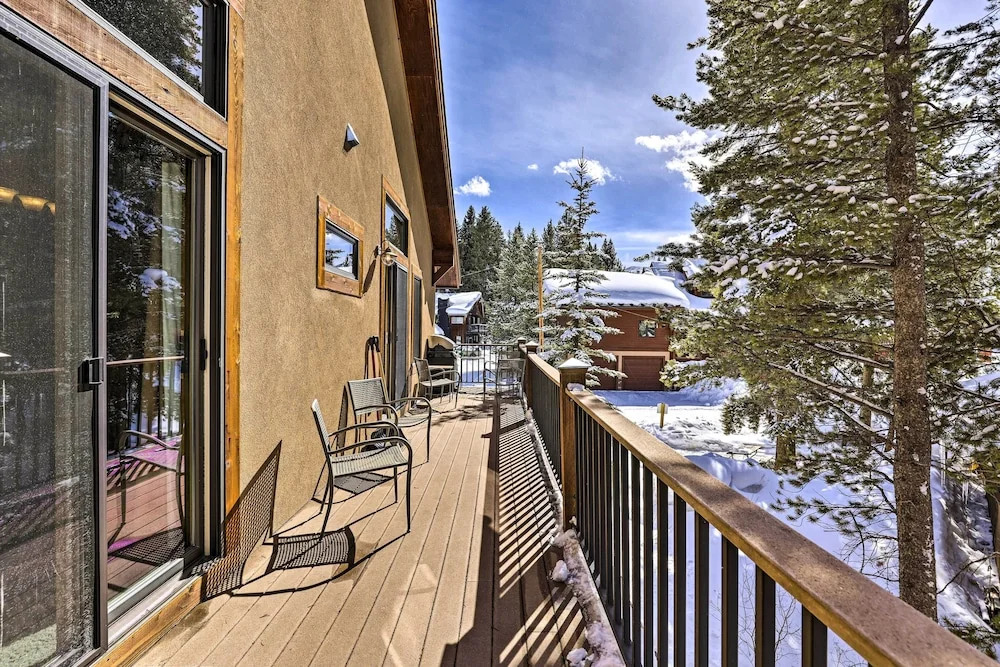 Mountainside Winter Park Ski Home w/ Hot Tub