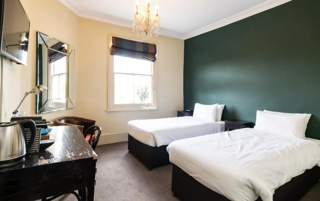 Kew Gardens Hotel