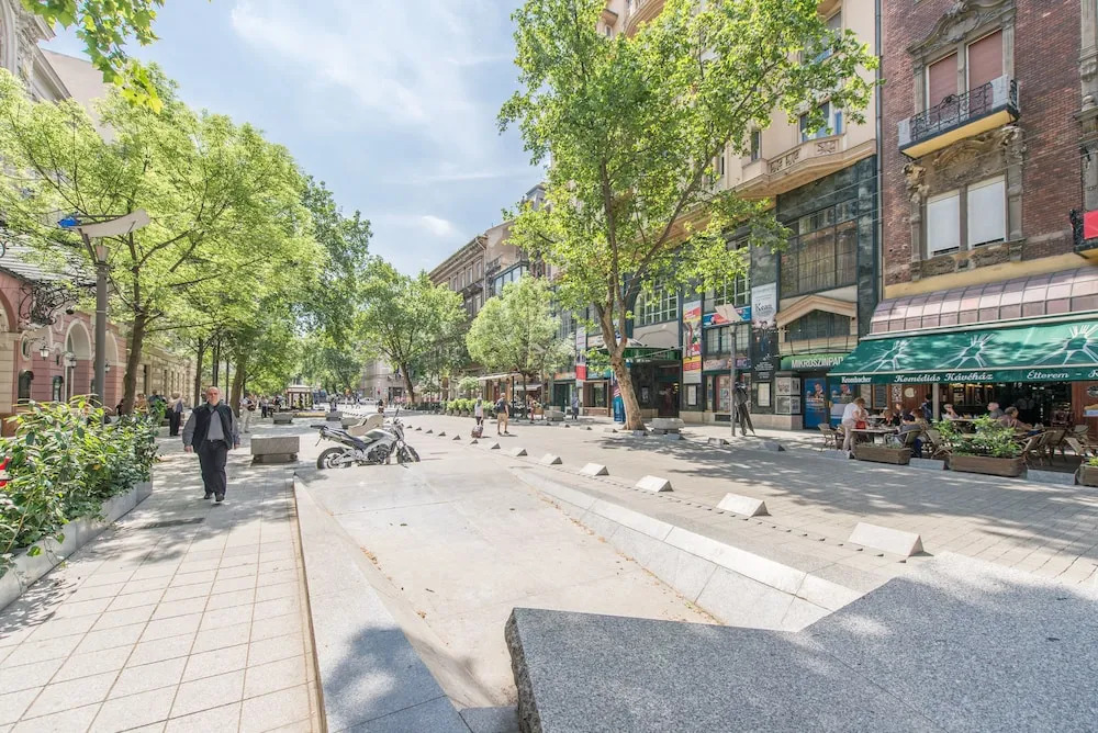 Oasis Apartments - Broadway I