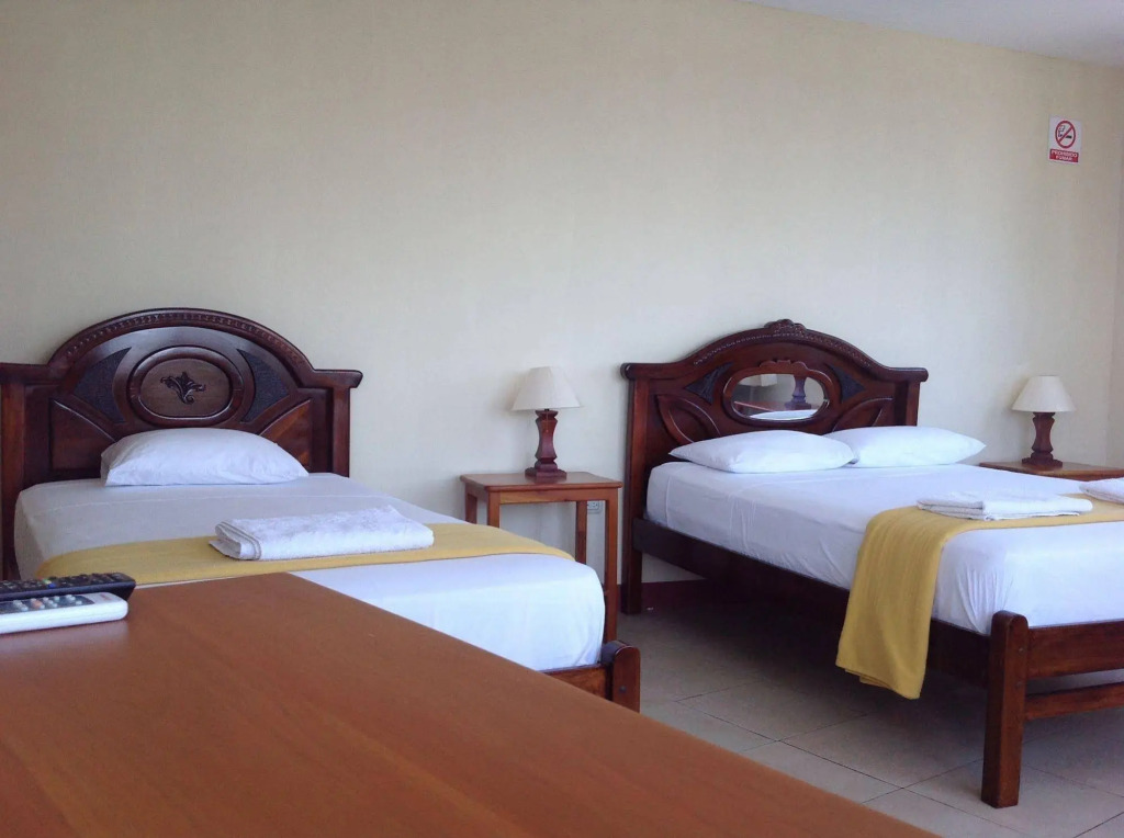 Gloria - Galápagos Inn