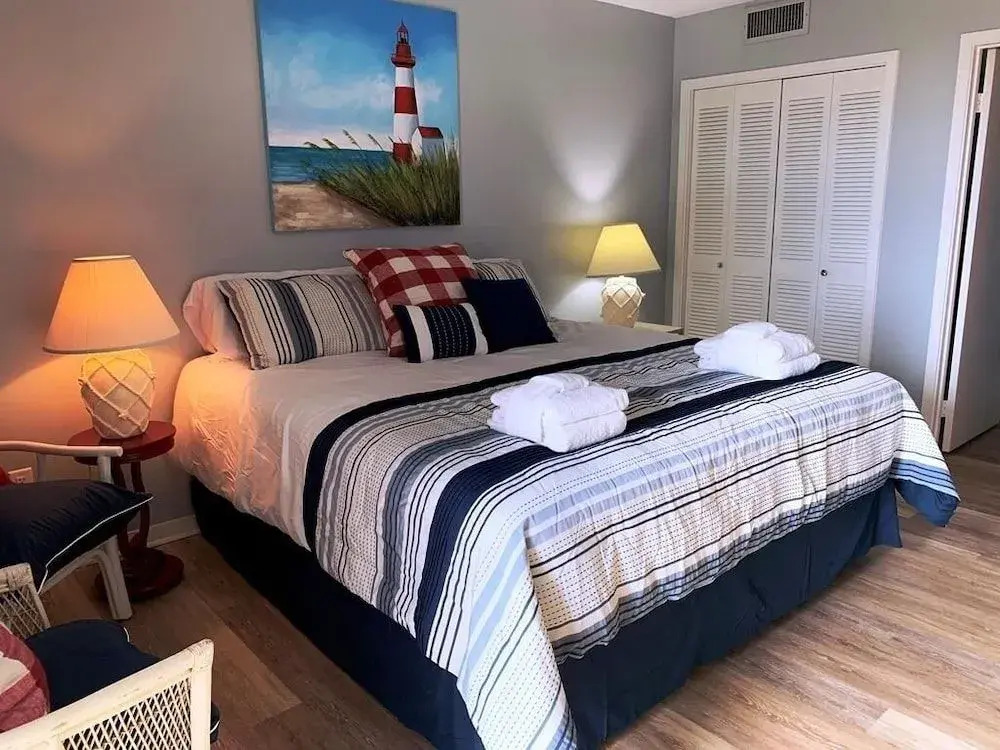 Oceanfront Condo, Steps to the Sand 4 Bedrooms 3 Bathrooms Condo