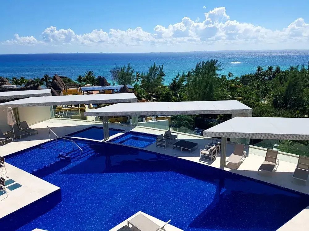 Spectacular 3 BR condo just steps away from the beach by Happy Address