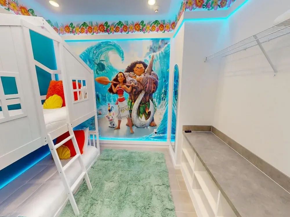 Bernie Pool Home 8 BED