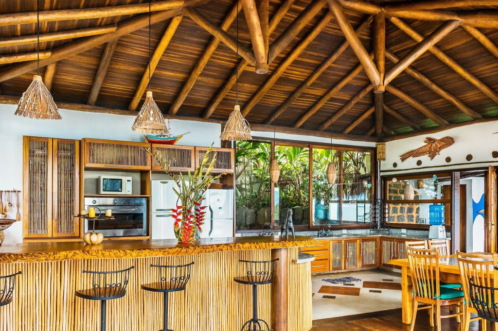 Casa de luxo com piscina e natureza em Ilhabela