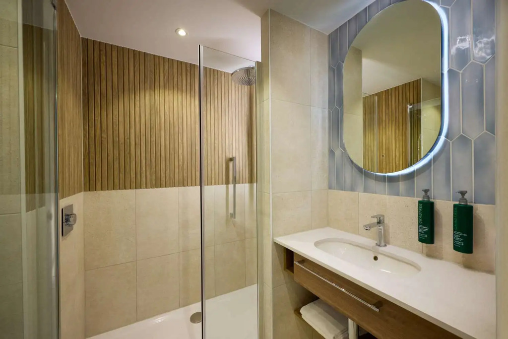 Отель DoubleTree by Hilton Rotterdam Centre