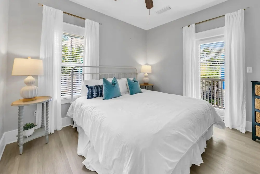 Crystal Village, Unit 20A