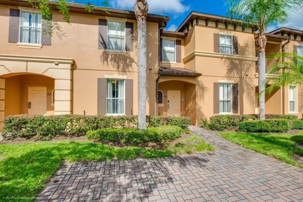 2735calab 4 Bedroom Townhouse