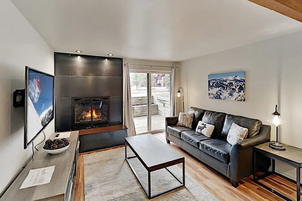 Luxurious Getaway Near Beaver Creek: Sleek Updates 2 Bedroom Condo