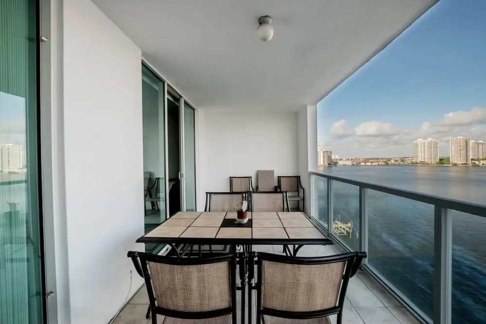 Le Marina Bay 1105 by Go Florida Condo, Sunny Isles